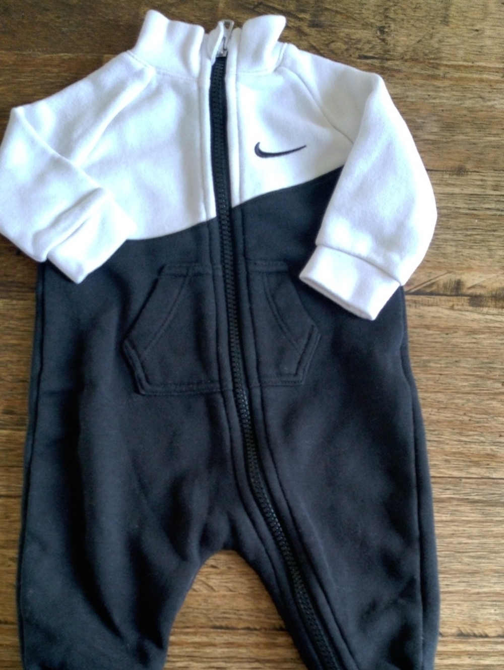 🦋BABY NIKE ONESIE🦋